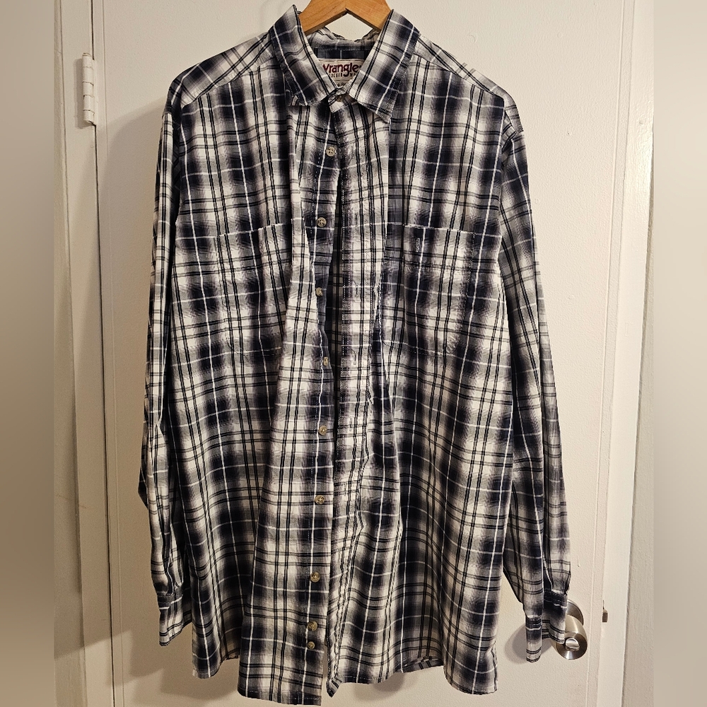 Wrangler Men's Black and White Checkered Shirt Gently Used